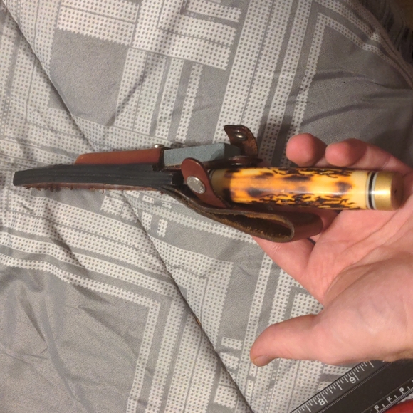 Uncle Henry Schrade 153UH 8IN. FIXED BLADE. COMES WITH LEATHER SHEETH - Picture 6 of 7